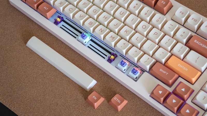 全新梦遇轴/萤火虫轴 A98青春版三模机械键盘