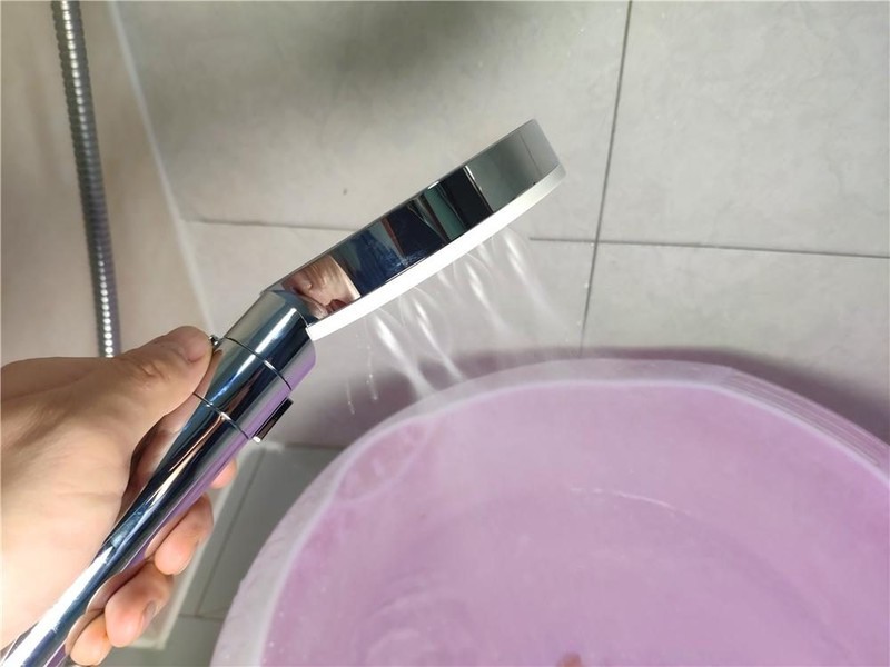米家增压手持花洒，三种模式任意切换，在浴室也能乘风破浪