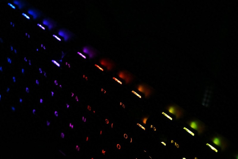 职业哥硬核口味，雷蛇猎魂光蛛V2竞技版机械键盘开箱试玩