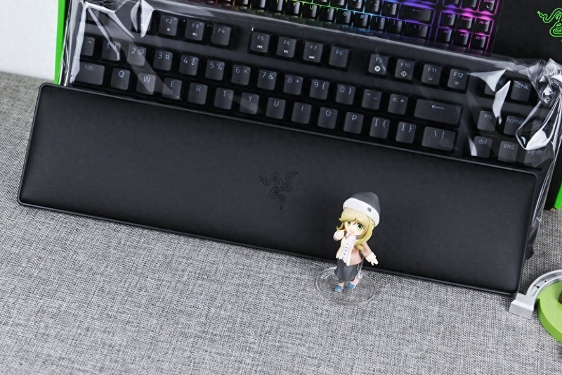 职业哥硬核口味，雷蛇猎魂光蛛V2竞技版机械键盘开箱试玩