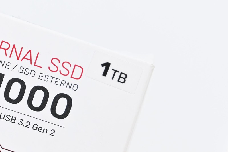 金士顿XS1000 1TB便携固态硬盘上手试玩：小巧便携兼容好