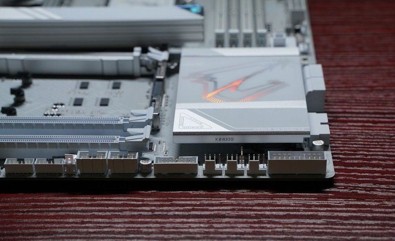 打游戏选9600X还是9900X？搭配技嘉X870电竞冰雕+7900XT实测！