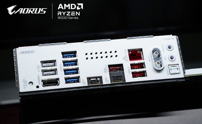 打游戏选9600X还是9900X？搭配技嘉X870电竞冰雕+7900XT实测！