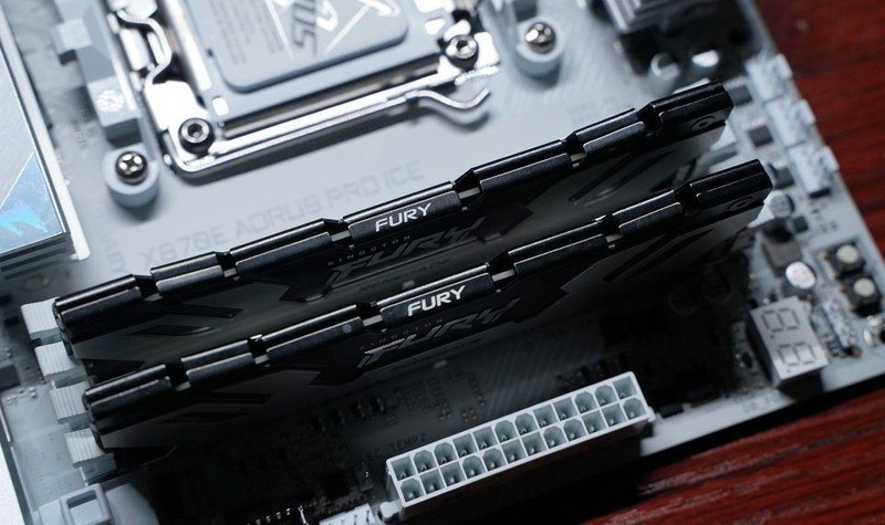 打游戏选9600X还是9900X？搭配技嘉X870电竞冰雕+7900XT实测！