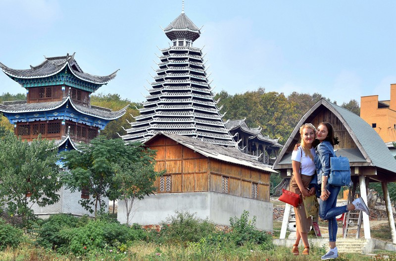 爱游玩的外妺 / 习作抠图