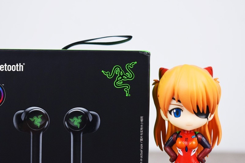 雷蛇战锤狂鲨真无线二代蓝牙耳机开箱试玩：酷炫低延迟的手游搭档