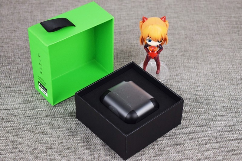 雷蛇战锤狂鲨真无线二代蓝牙耳机开箱试玩：酷炫低延迟的手游搭档