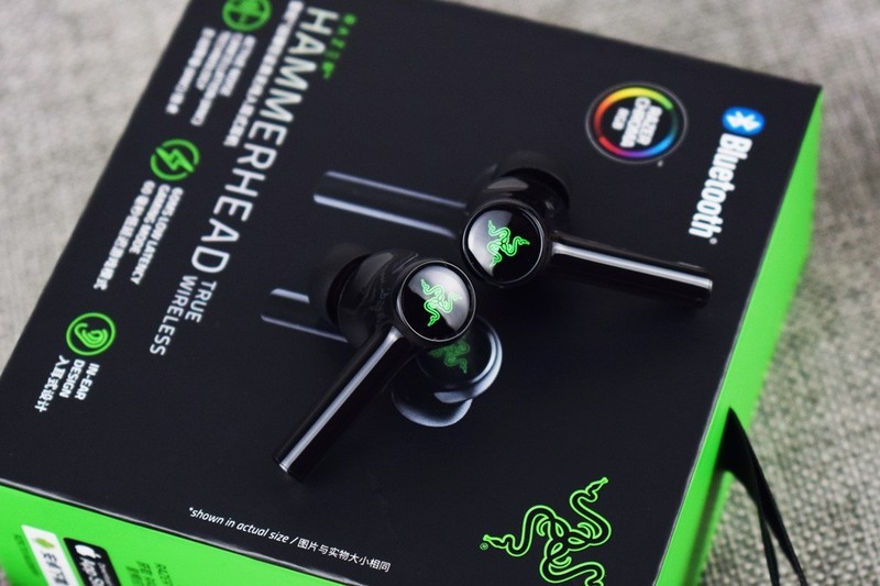 雷蛇战锤狂鲨真无线二代蓝牙耳机开箱试玩：酷炫低延迟的手游搭档