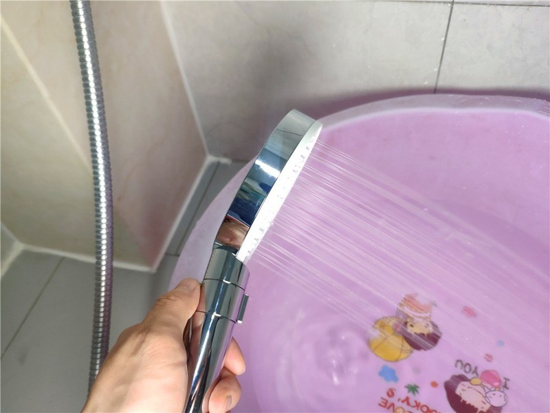 米家增压手持花洒，三种模式任意切换，在浴室也能乘风破浪