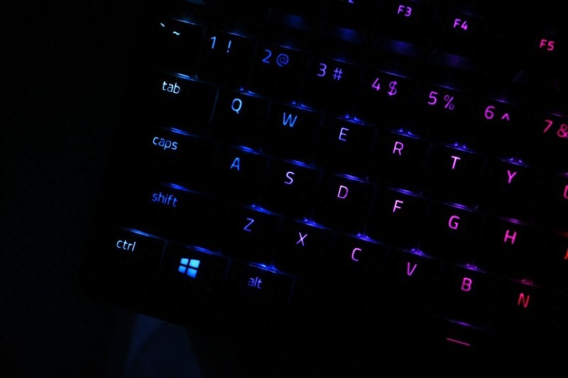 职业哥硬核口味，雷蛇猎魂光蛛V2竞技版机械键盘开箱试玩