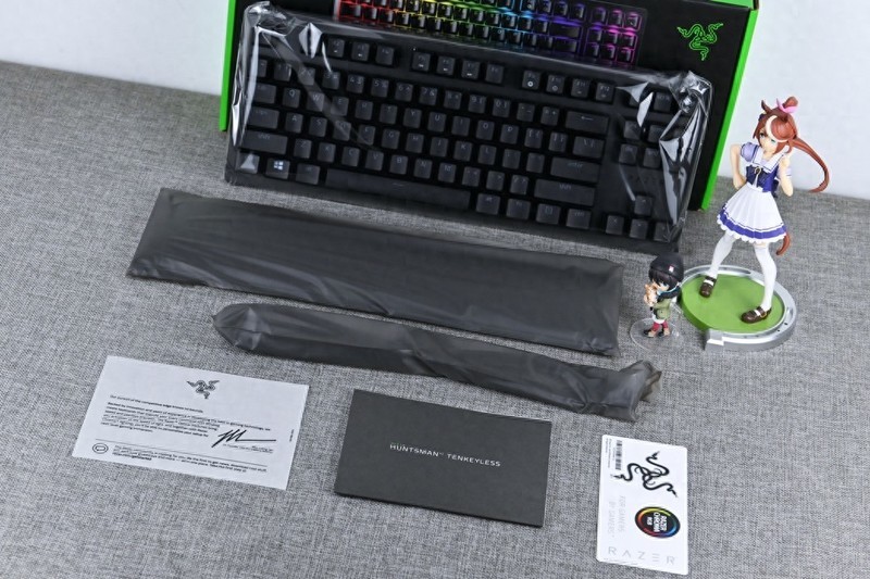 职业哥硬核口味，雷蛇猎魂光蛛V2竞技版机械键盘开箱试玩