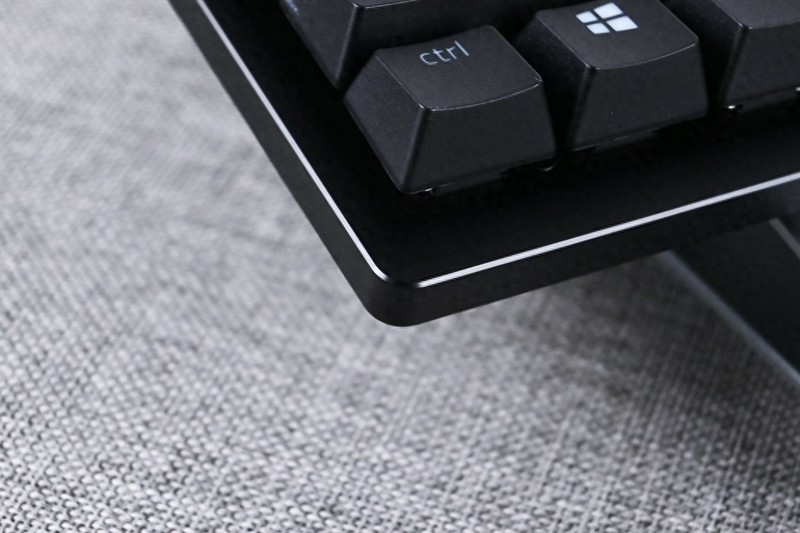 职业哥硬核口味，雷蛇猎魂光蛛V2竞技版机械键盘开箱试玩