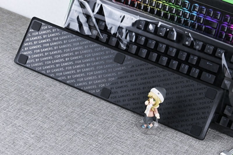 职业哥硬核口味，雷蛇猎魂光蛛V2竞技版机械键盘开箱试玩