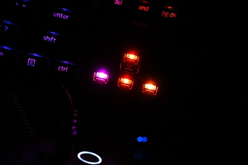 职业哥硬核口味，雷蛇猎魂光蛛V2竞技版机械键盘开箱试玩