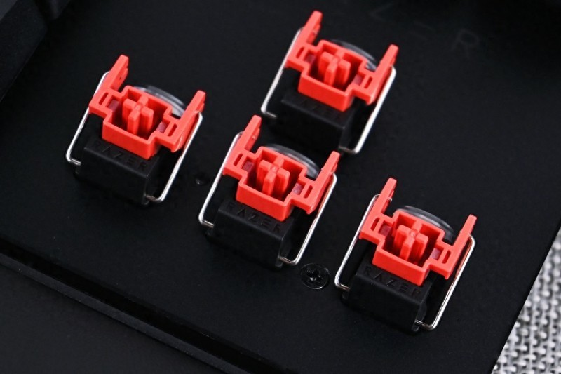 职业哥硬核口味，雷蛇猎魂光蛛V2竞技版机械键盘开箱试玩