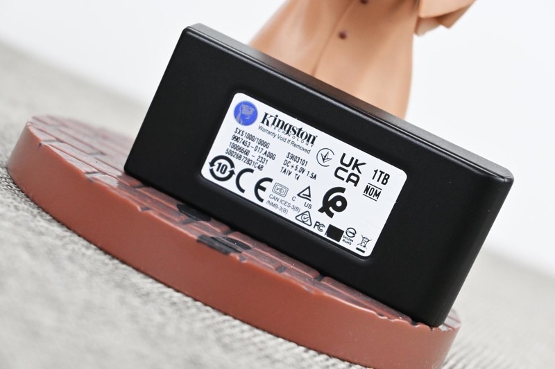 金士顿XS1000 1TB便携固态硬盘上手试玩：小巧便携兼容好