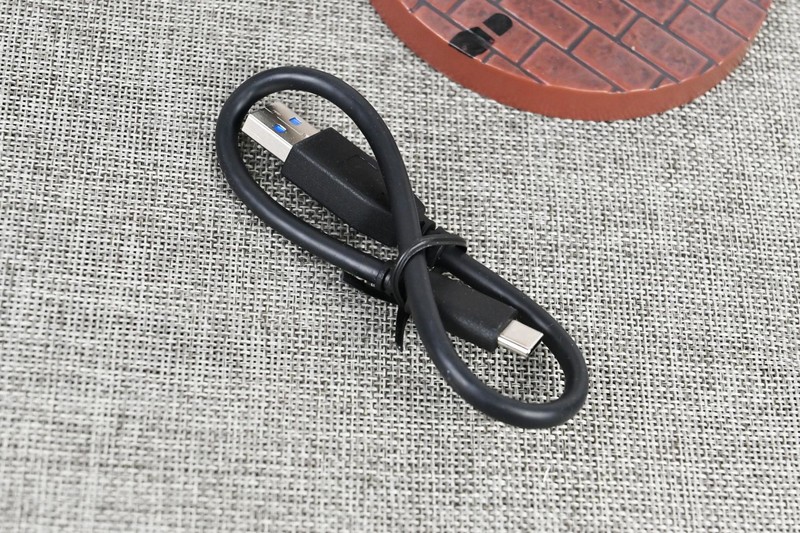 金士顿XS1000 1TB便携固态硬盘上手试玩：小巧便携兼容好