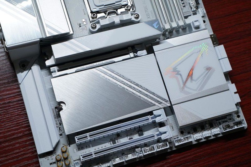 打游戏选9600X还是9900X？搭配技嘉X870电竞冰雕+7900XT实测！