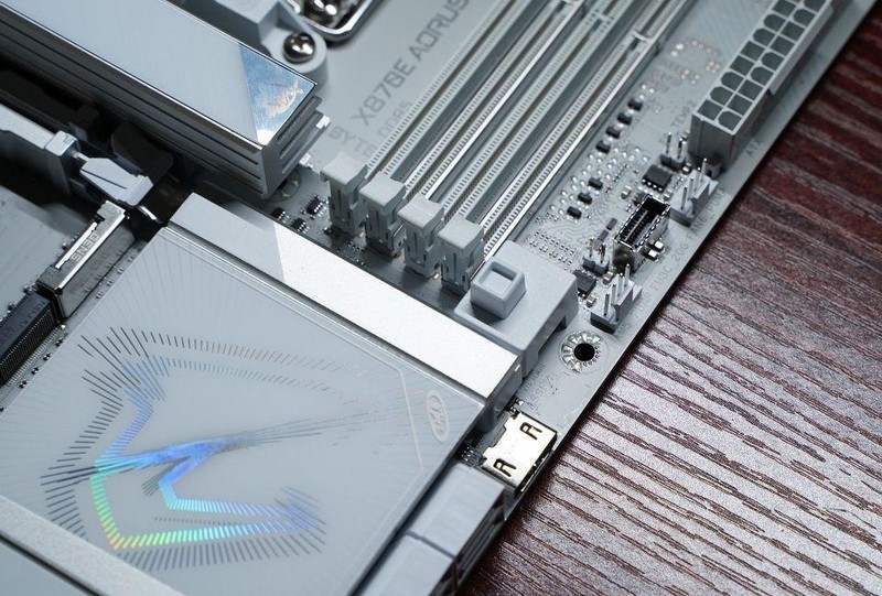 打游戏选9600X还是9900X？搭配技嘉X870电竞冰雕+7900XT实测！