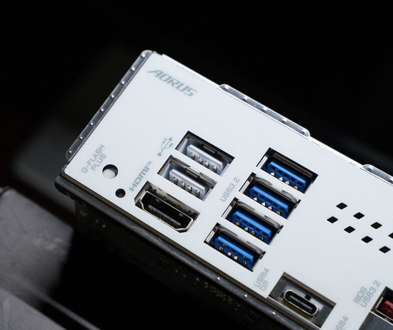 打游戏选9600X还是9900X？搭配技嘉X870电竞冰雕+7900XT实测！