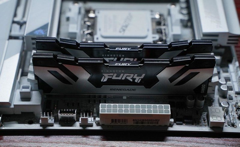 打游戏选9600X还是9900X？搭配技嘉X870电竞冰雕+7900XT实测！