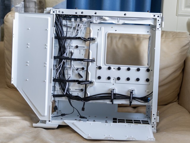 颜值、扩展、做工，你们要的全都有了！追风者518XTG 幻影白机箱装机分享