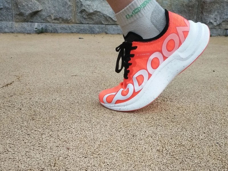 跑步减脂必备的高弹透气跑鞋，咕咚21K逐日PRO体验