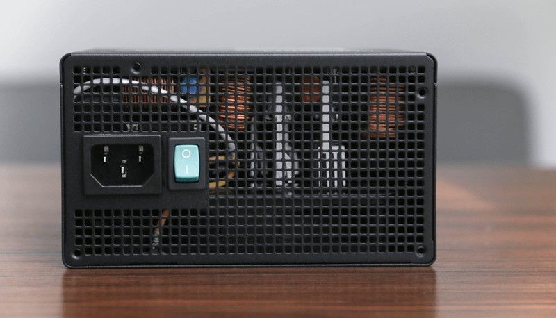 3800攒台二手电脑，机箱电源散热花了一半，朋友说败家？