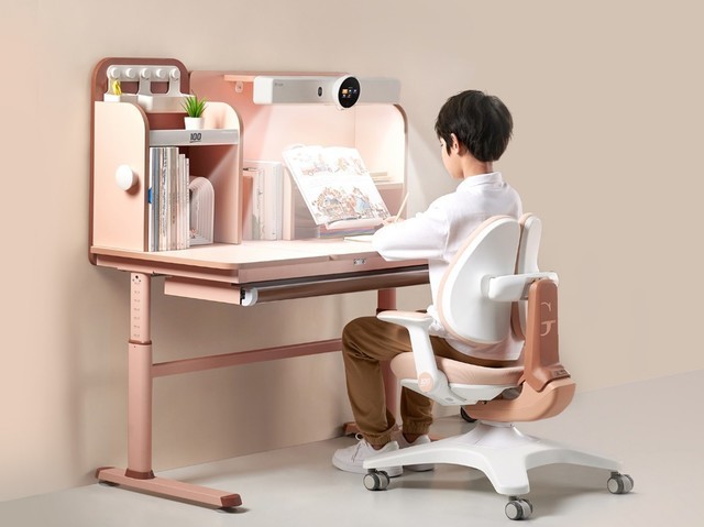 作业帮发布学习书桌产品！仅用四个月冲进天猫书桌前四，让人羡慕