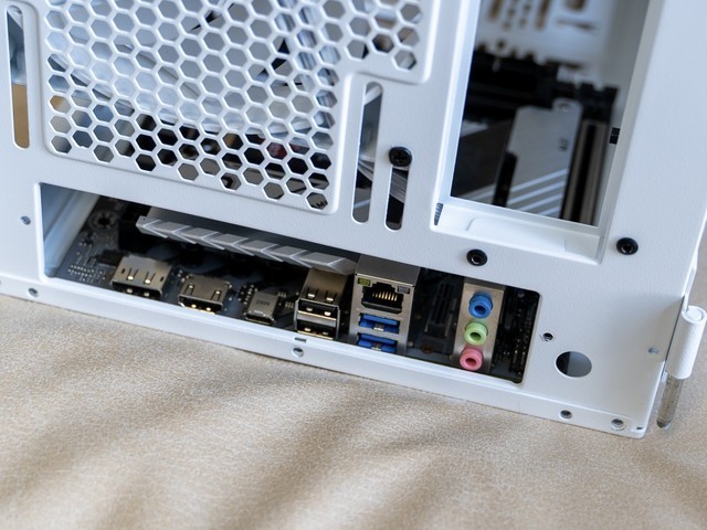 颜值、扩展、做工，你们要的全都有了！追风者518XTG 幻影白机箱装机分享