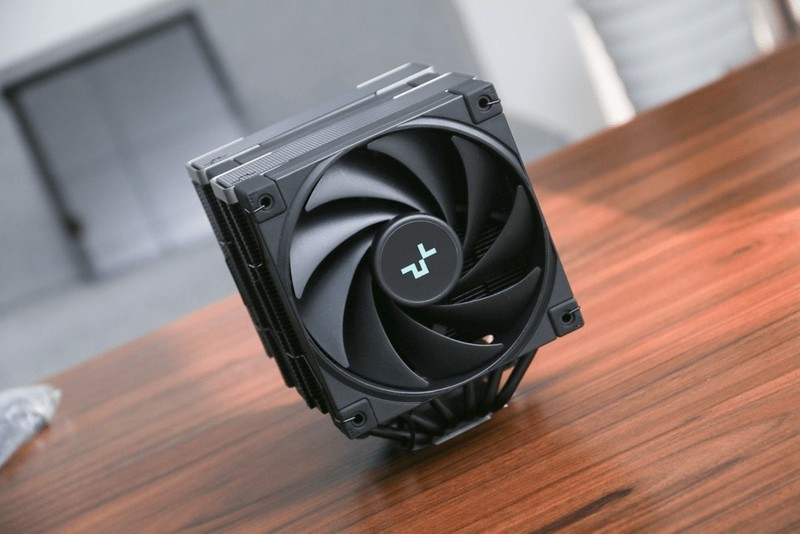 3800攒台二手电脑，机箱电源散热花了一半，朋友说败家？