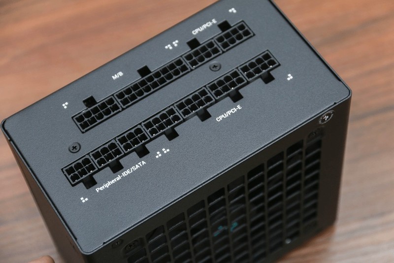 3800攒台二手电脑，机箱电源散热花了一半，朋友说败家？