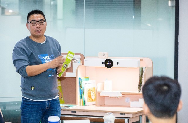 作业帮发布学习书桌产品！仅用四个月冲进天猫书桌前四，让人羡慕