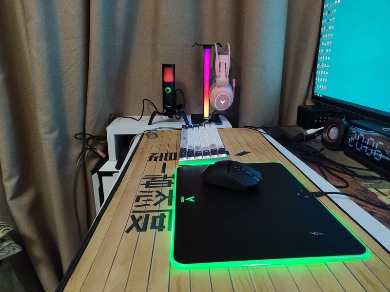 打通炫酷最后一公里:雷柏VH10 RGB幻彩耳机支架和V10 RGB无线充电鼠标硬垫评测