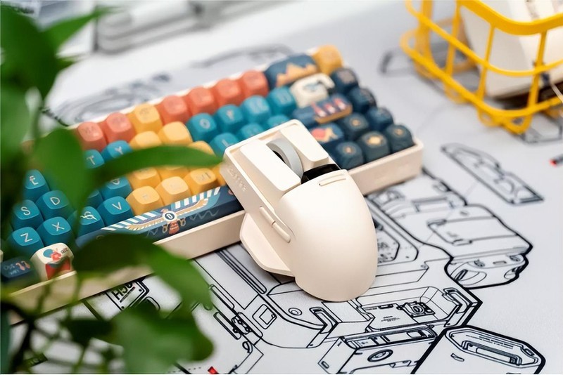 鼠标也能换键帽，Lofree洛斐小翘鼠标上的奇思妙想，《法老的黄金游Xing》主题键鼠桌搭