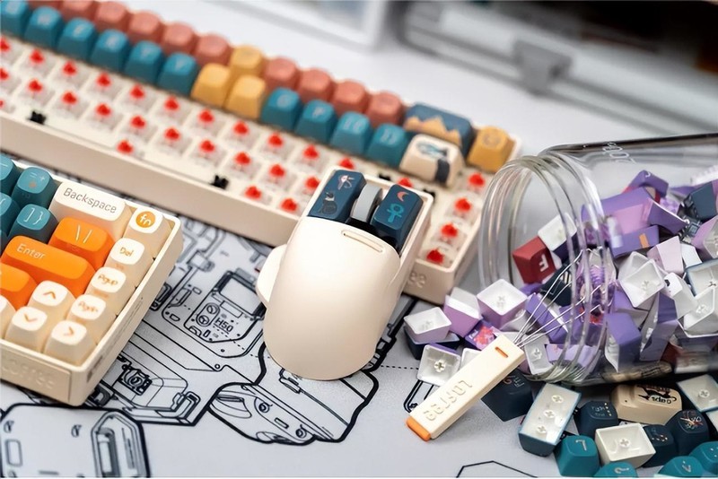 鼠标也能换键帽，Lofree洛斐小翘鼠标上的奇思妙想，《法老的黄金游Xing》主题键鼠桌搭