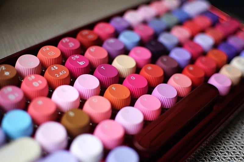 视觉冲击！颜值质感拉满， 雷柏ralemo Pre 5多模无线机械键盘