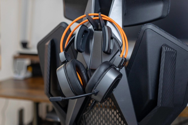 脚步声、枪声精准定位，唐麦H28专业游戏耳机，先声夺人感觉真爽