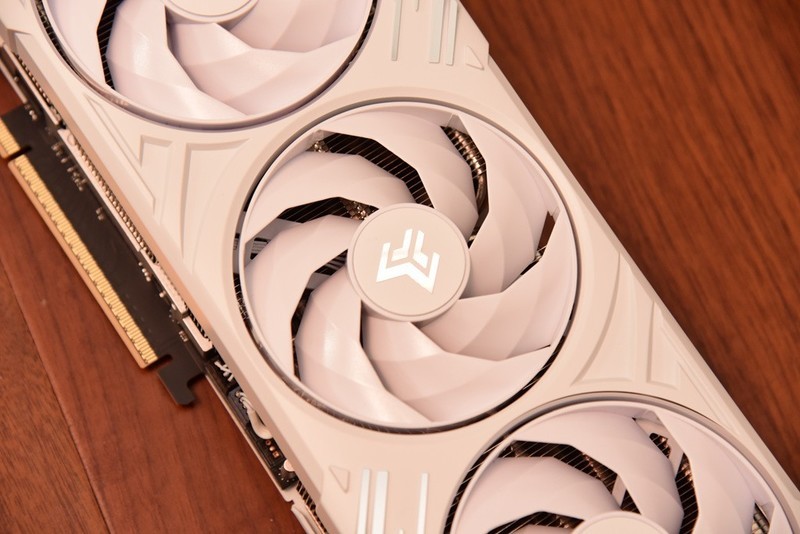 终极武器来临？Ryzen 9 9950X3D与14900K，胜算几何？