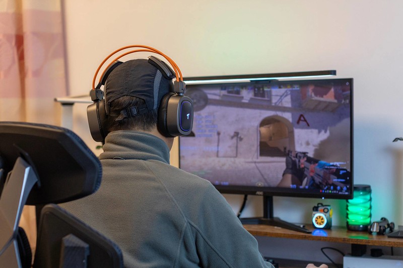 脚步声、枪声精准定位，唐麦H28专业游戏耳机，先声夺人感觉真爽