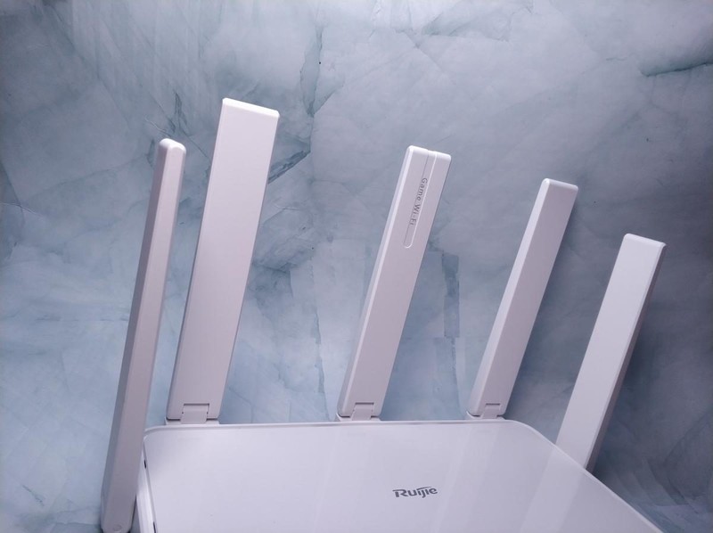 百元高性价比电竞路由，轻松畅玩游戏：锐捷雪豹路由器