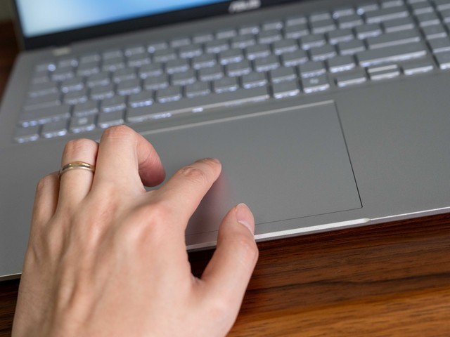 大屏AI办公轻薄新选择，华硕无畏Pro16 锐龙版 2025笔记本体验分享