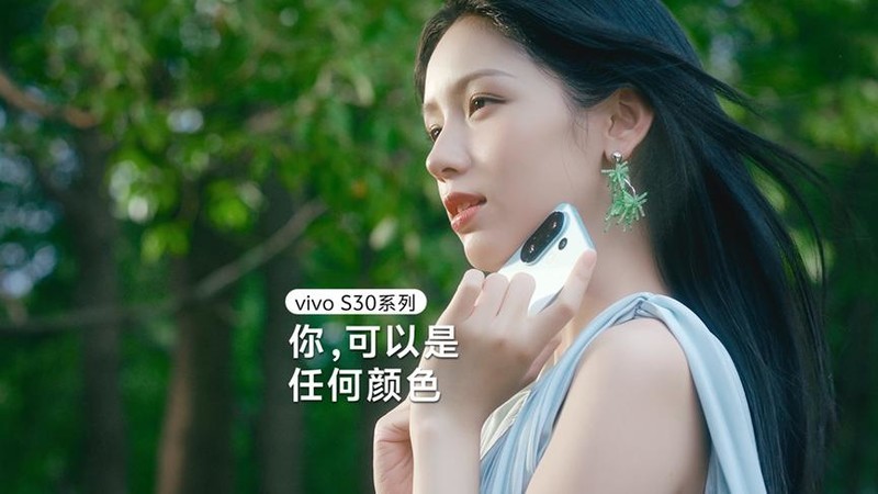 撞色美学再升级！vivo S30系列携手形象大使打造“多彩奇遇