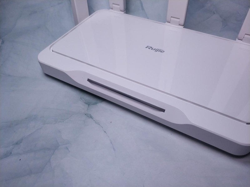 百元高性价比电竞路由，轻松畅玩游戏：锐捷雪豹路由器