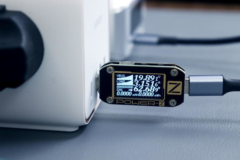 桌搭超实用，4口快充与市电3插合体，绿联65W氮化镓智充魔盒体验