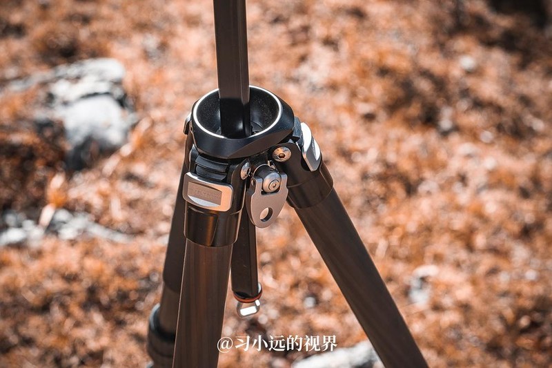 户外重装徒步，背了一款1.1kg重的轻型便携脚架-佳鑫悦AX-255C