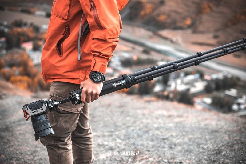 户外重装徒步，背了一款1.1kg重的轻型便携脚架-佳鑫悦AX-255C
