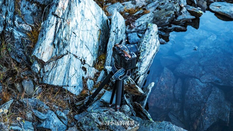 户外重装徒步，背了一款1.1kg重的轻型便携脚架-佳鑫悦AX-255C