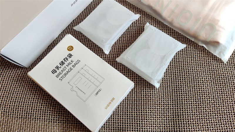 职场背奶妈妈的好帮手：羽轻UIQIN云感电动双边无痛吸奶器