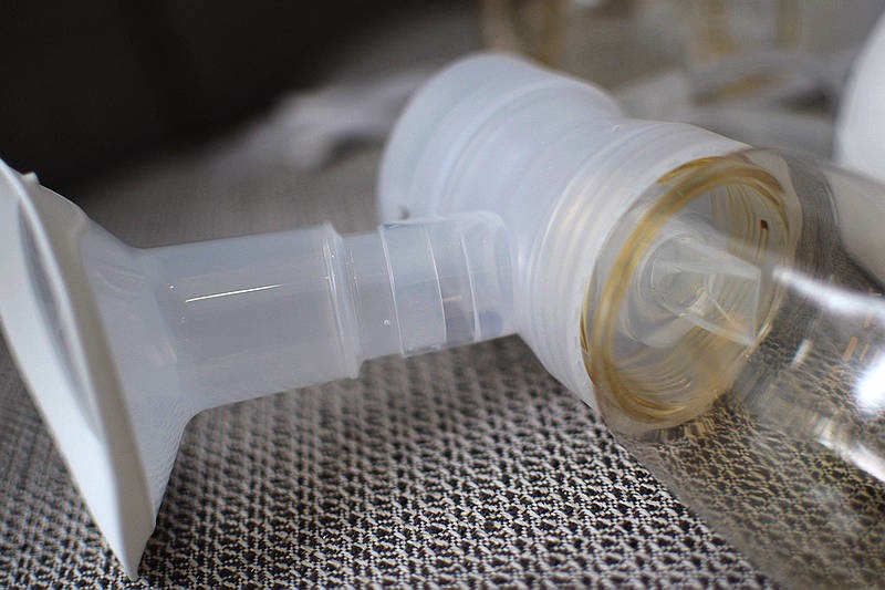 职场背奶妈妈的好帮手：羽轻UIQIN云感电动双边无痛吸奶器